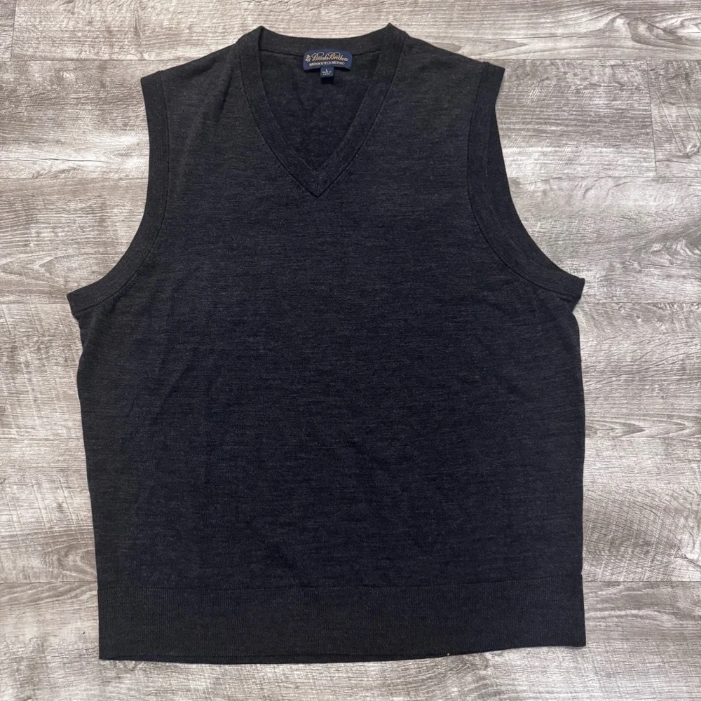 Brooks Brothers 100% Merino Wool Pullover Sweater Vest Charcoal Gray Mens Sz. L